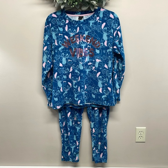 NWOT Disney Lilo & Stitch Weekend Vibes Pajama Set M(8-10) - Picture 1 of 16